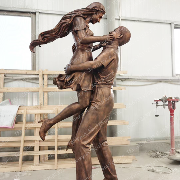 Custom Home Decoration Fiberglass Steel Man and Woman Huge Couple Statue