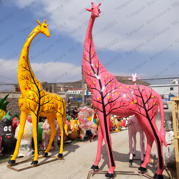 Wholesale Colorful Decorative Life Size Animal Fiberglass Deer Statues Garden Sculpture