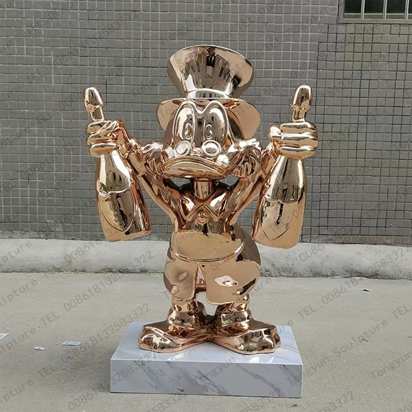 Customized Famous Cartoon Art Statue Spraying Bronze Donald Duck Sculpture For Home Decoration